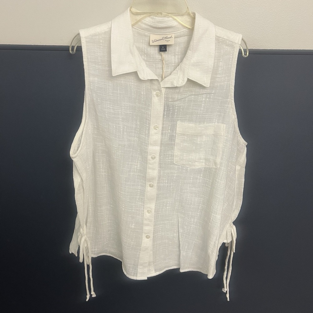 Universal Thread Shirt Women's Size XL Off White Sleeveless Button‎ Up Side Tie